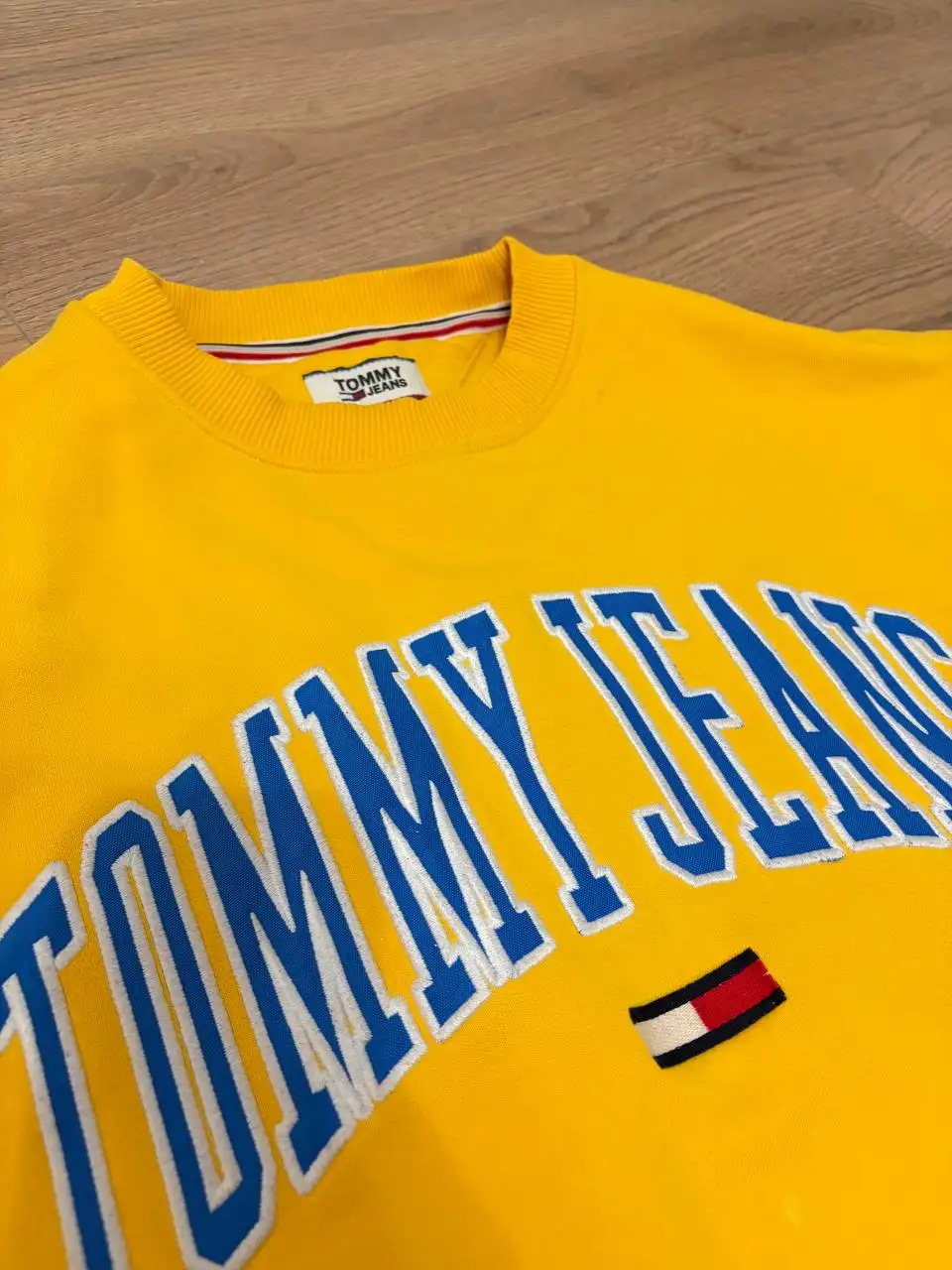 Продам свитшот Tommi Jeans - Верхняя одежда (Одежда) в Москва