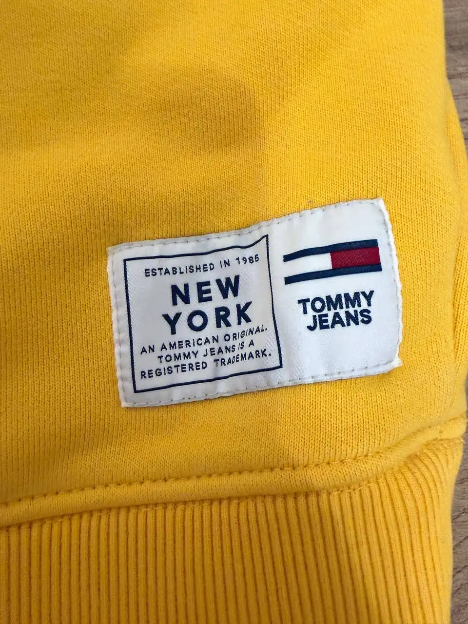 Продам свитшот Tommi Jeans - Верхняя одежда (Одежда) в Москва