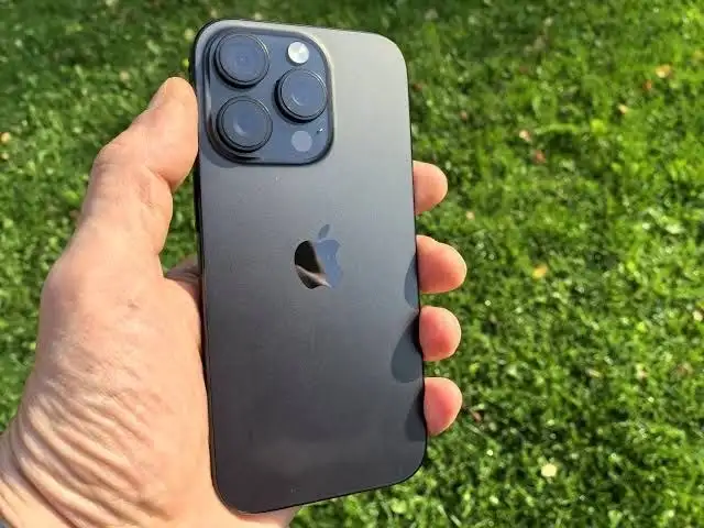 Продам iPhone 16 Pro Max в отличном состоянии - Смартфоны и телефоны (Электроника) в Москва