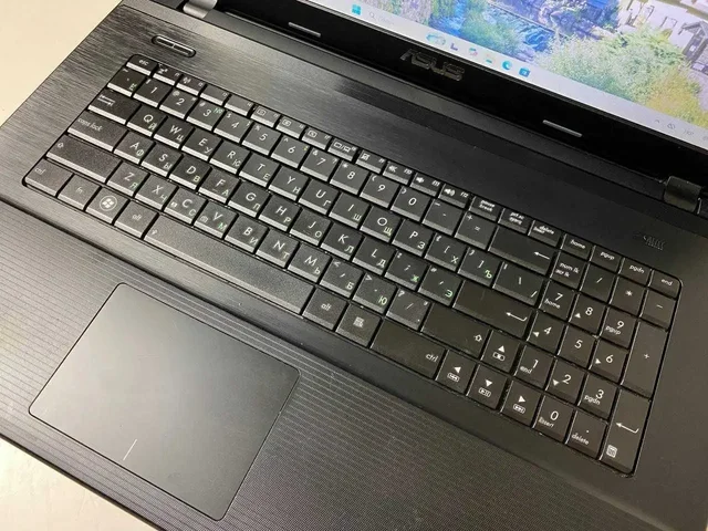 Ноутбук Asus в хорошем состоянии - боксы с товаром в Москва