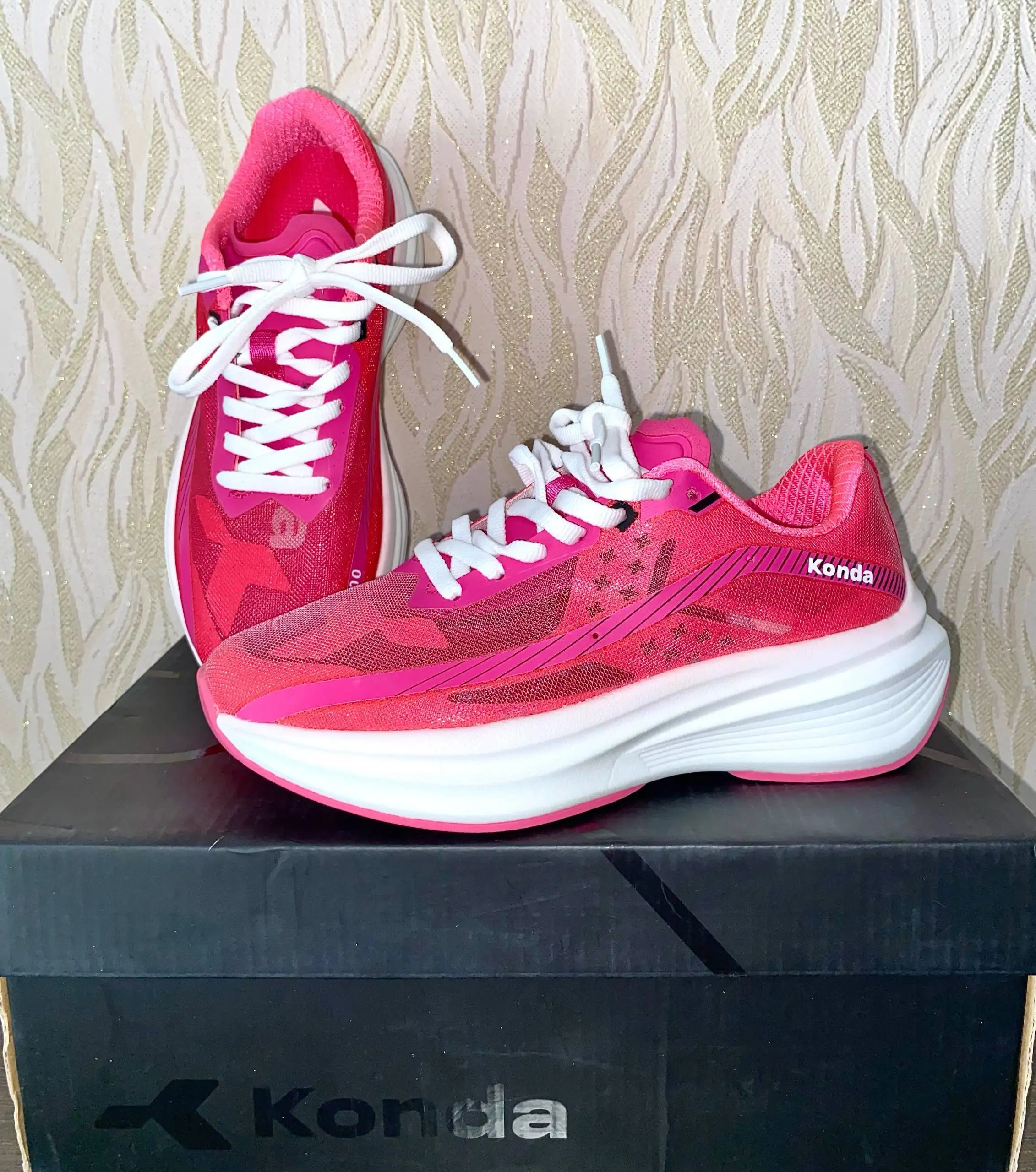 Продажа кроссовок Nike Konda 700, Under Armour (размеры 36-37) - Обувь (Одежда) в Москва