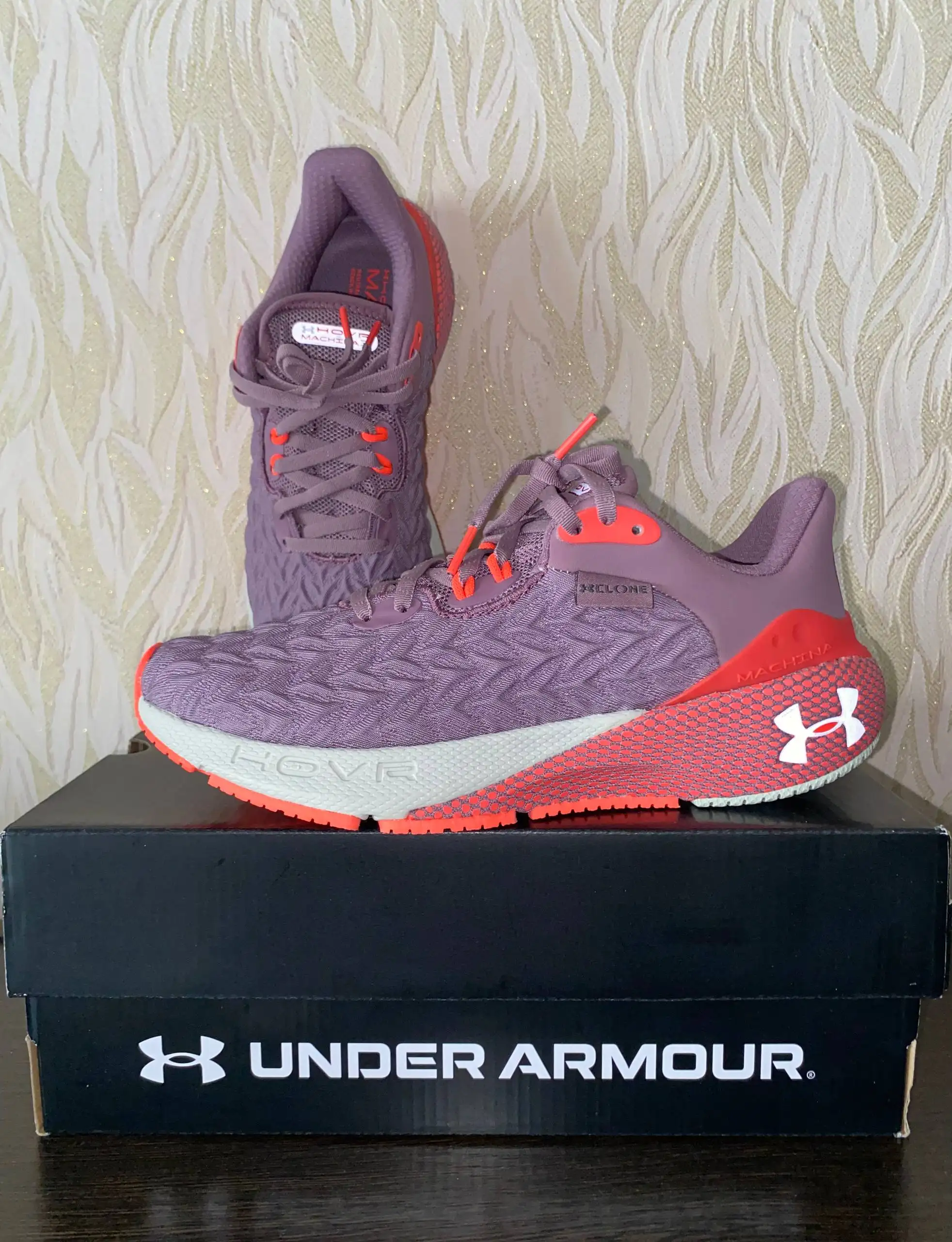 Продажа кроссовок Nike Konda 700, Under Armour (размеры 36-37) - Обувь (Одежда) в Москва
