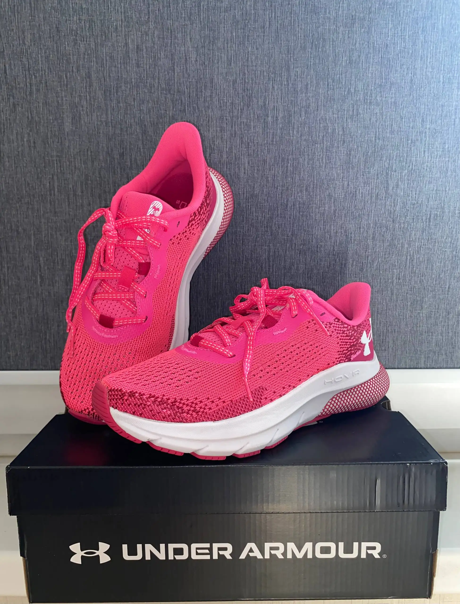 Продажа кроссовок Nike Konda 700, Under Armour (размеры 36-37) - Обувь (Одежда) в Москва