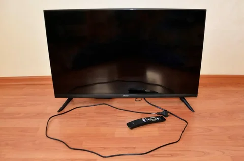 Продается телевизор Haier Smart диагональ 32дм (81см) - Электроника в Барнаул
