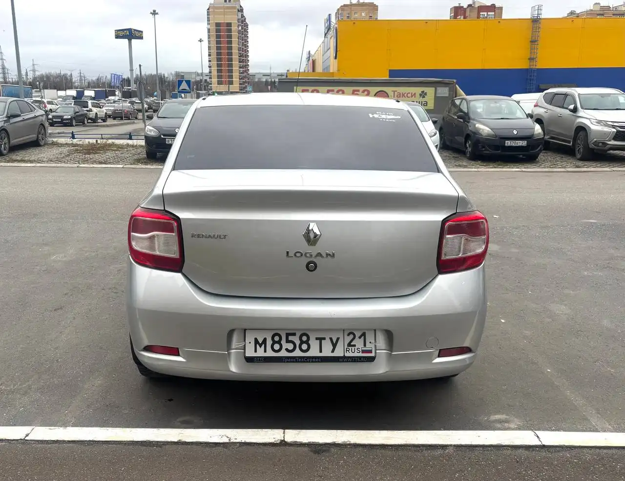 Автомобиль 2015 года