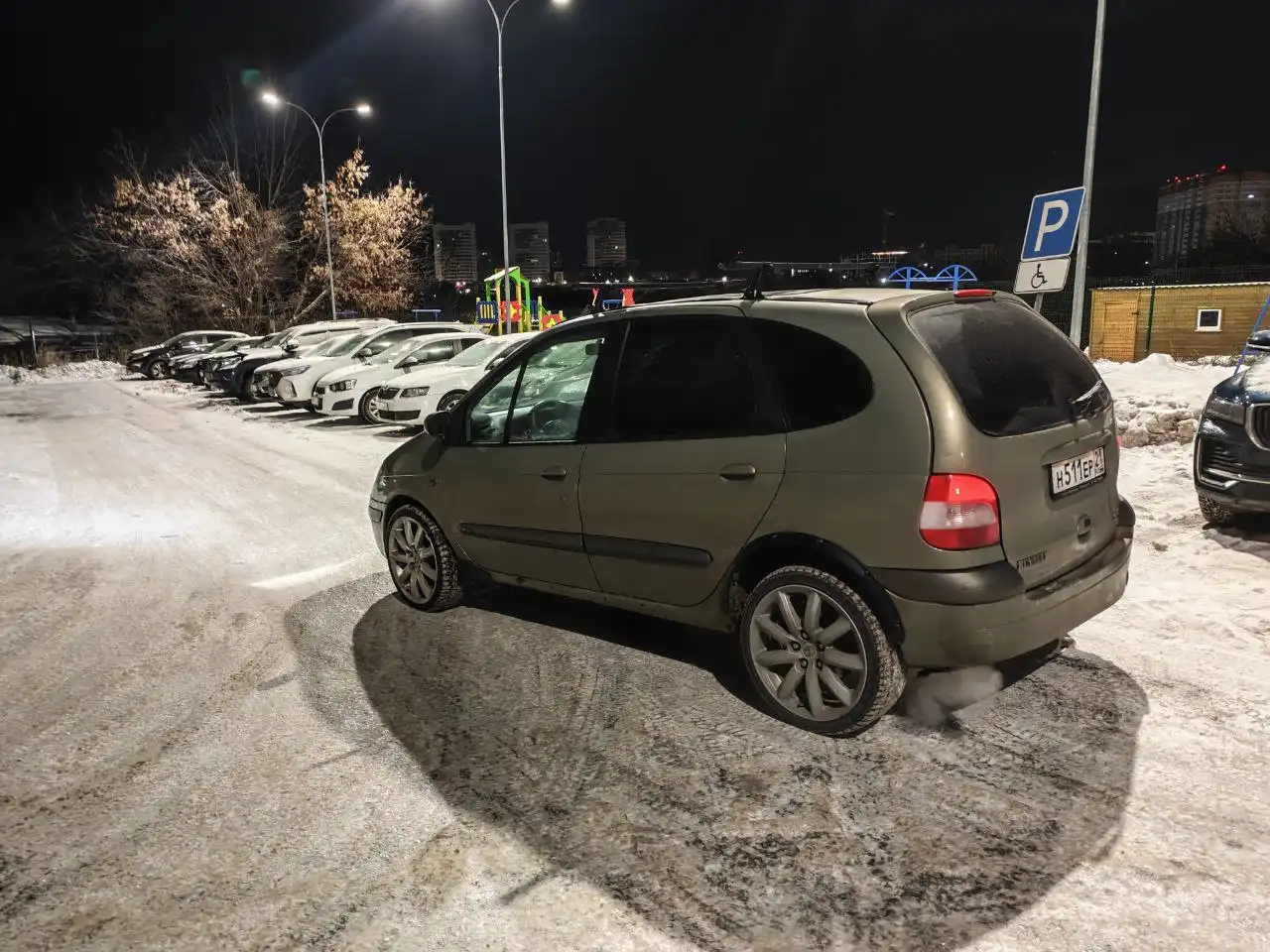 Продажа автомобиля LADA Largus с АКПП, двигателем K4M, оцинкованным кузовом и климат-контролем