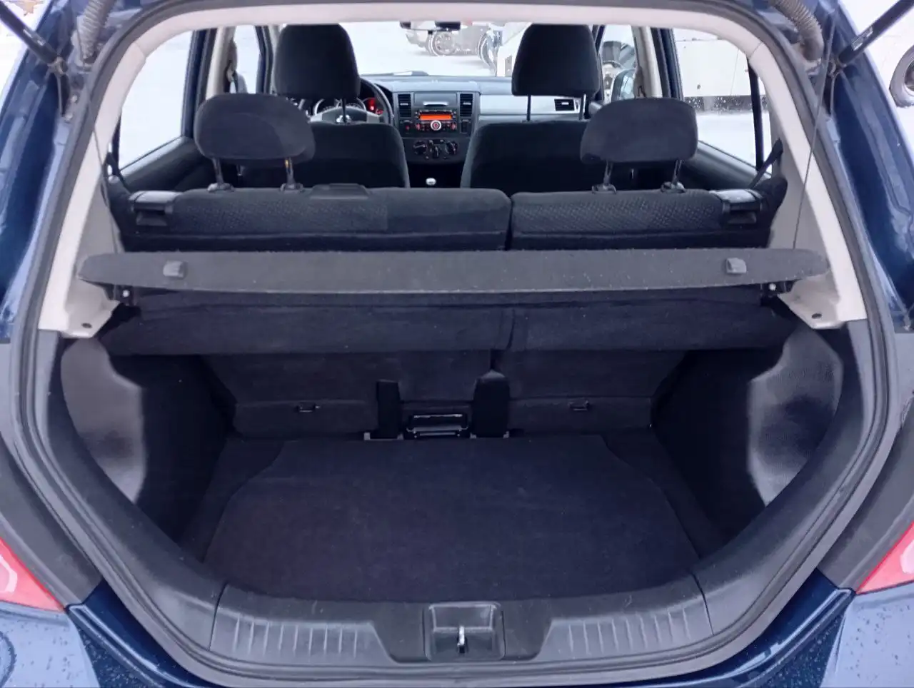 Автомобиль 2011 года, пробег 135000 км, механика, кондиционер