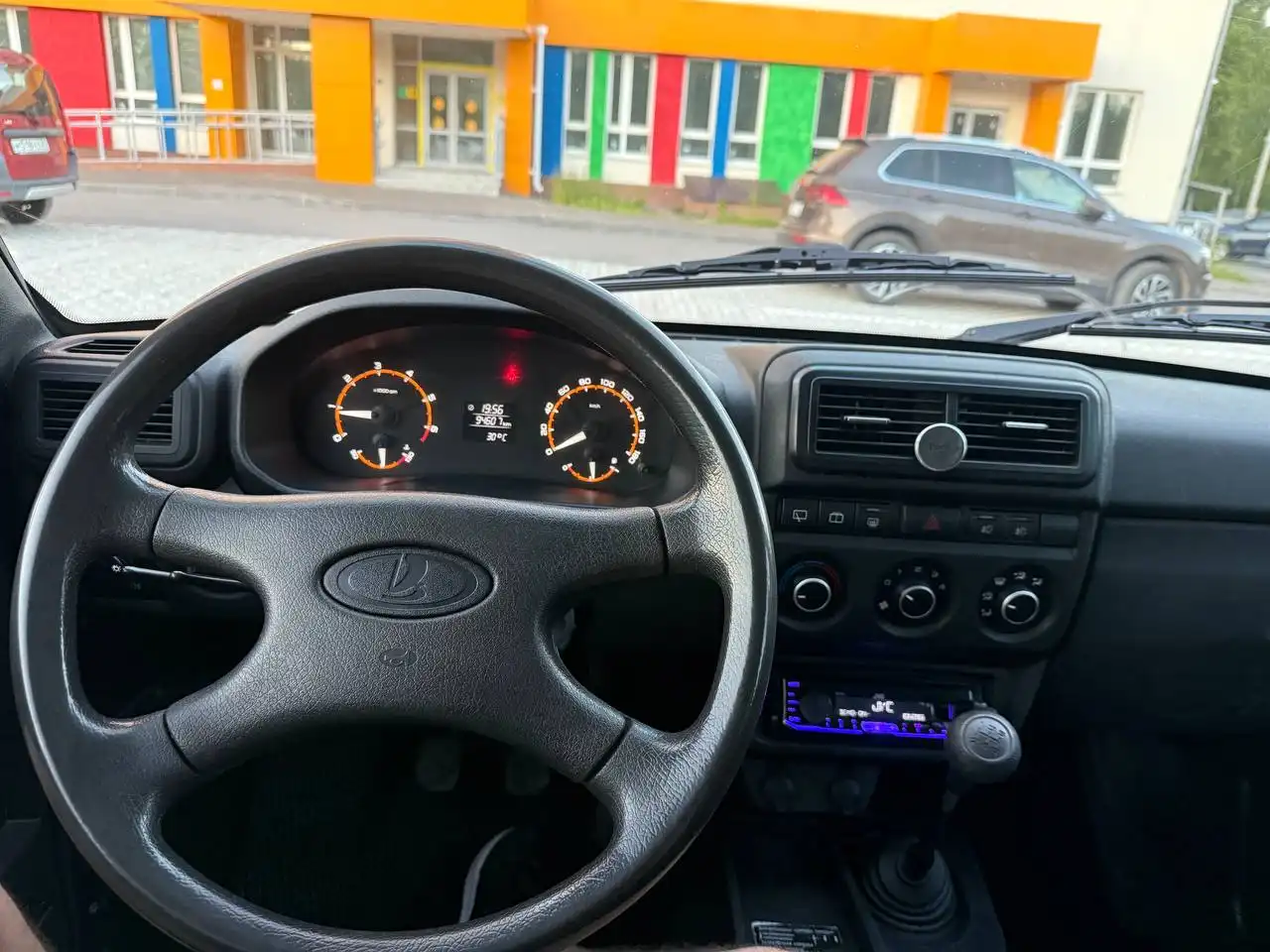 Продам автомобиль с пробегом 95 тыс. км