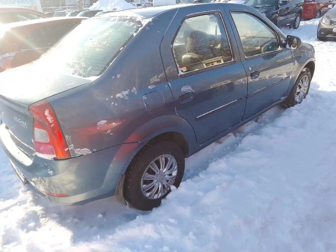 Продам Рено Логан 1,6 с кондиционером