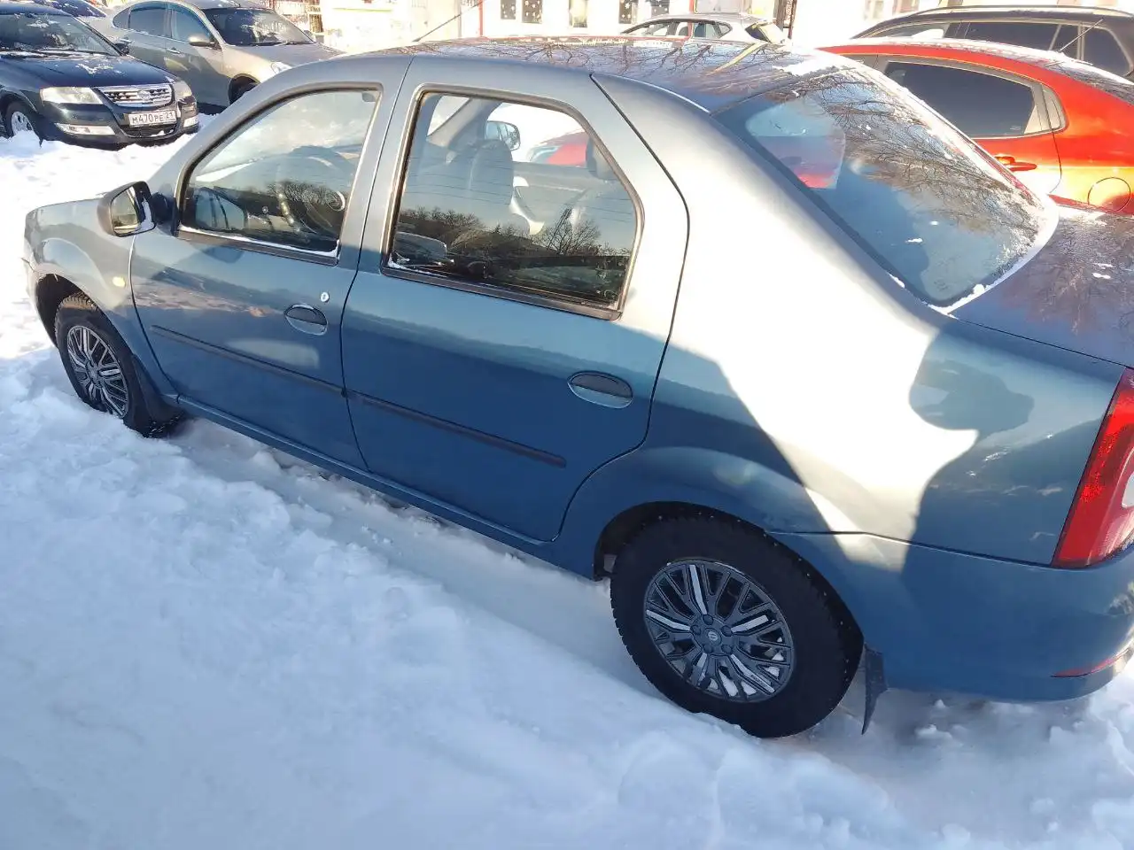 Продам Рено Логан 1.6 8 клапанов с кондиционером и доп. опциями