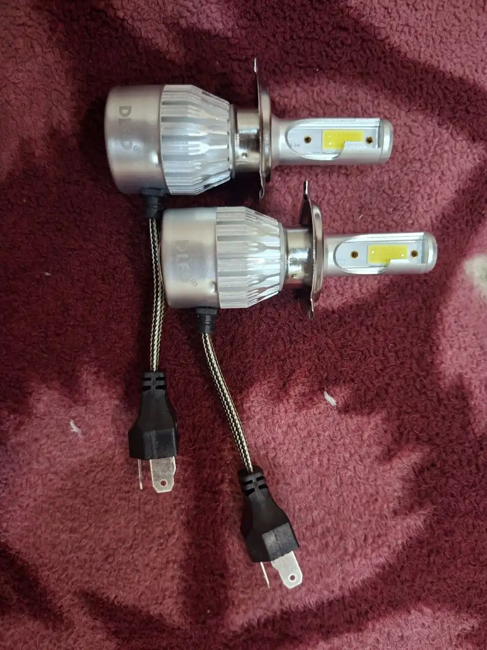 Продажа светодиодных лампочек H4 C6 и замка ИЖ