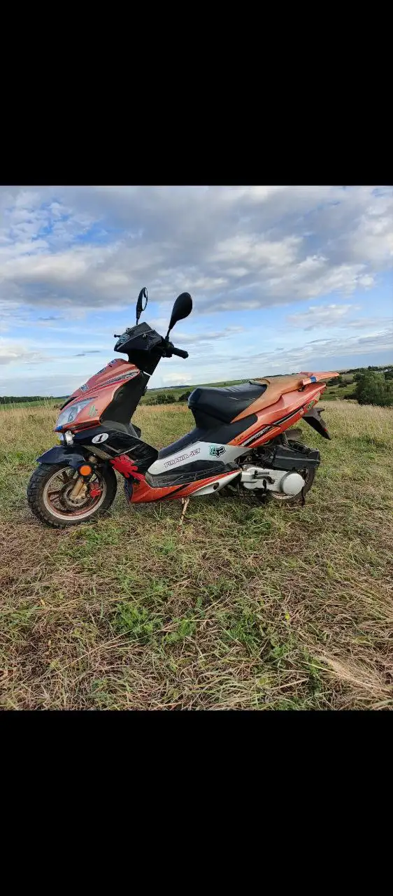 Продаётся скутер 150 кубов с новыми запчастями - Мотоциклы и скутеры (Авто) в Саранск