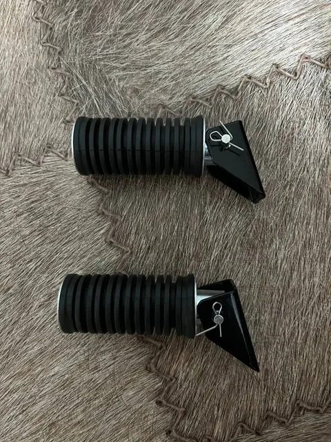 Продажа подножек пассажира на Альфу - Мотоциклетные запчасти в Саранск