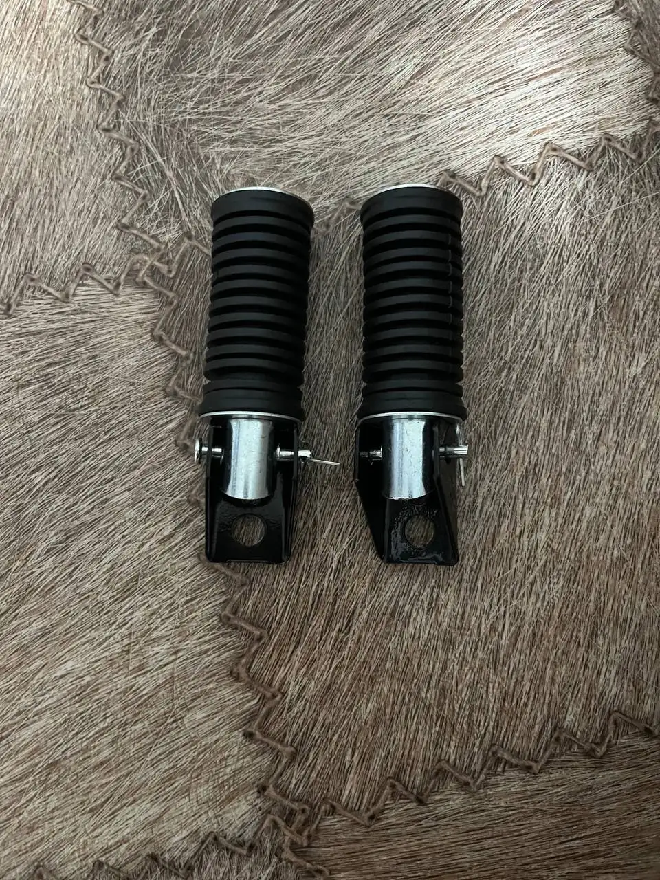 Продажа подножек пассажира на Альфу - Мотоциклетные запчасти (Запчасти) в Саранск