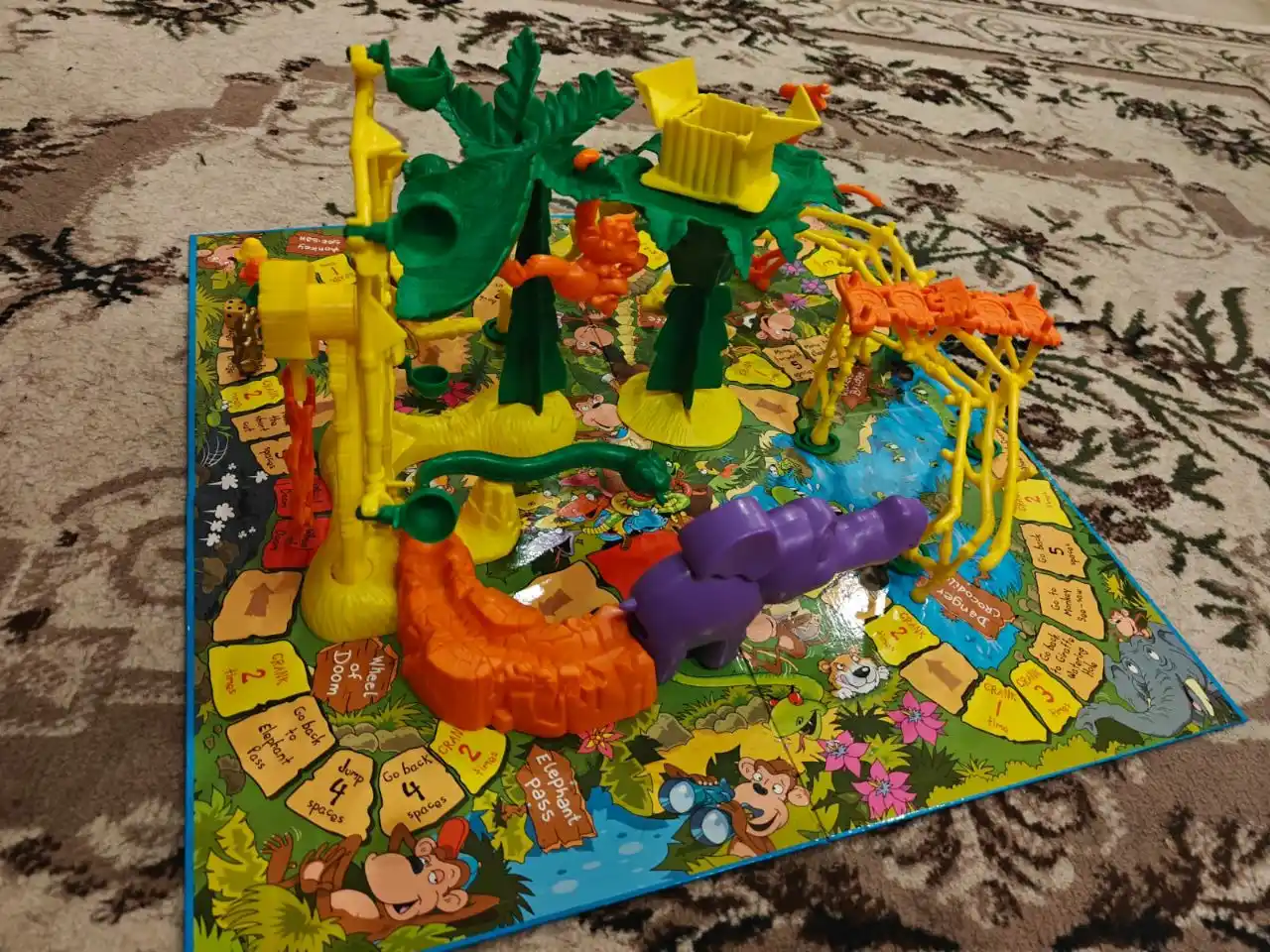 Настольная игра для детей с разборными фигурами