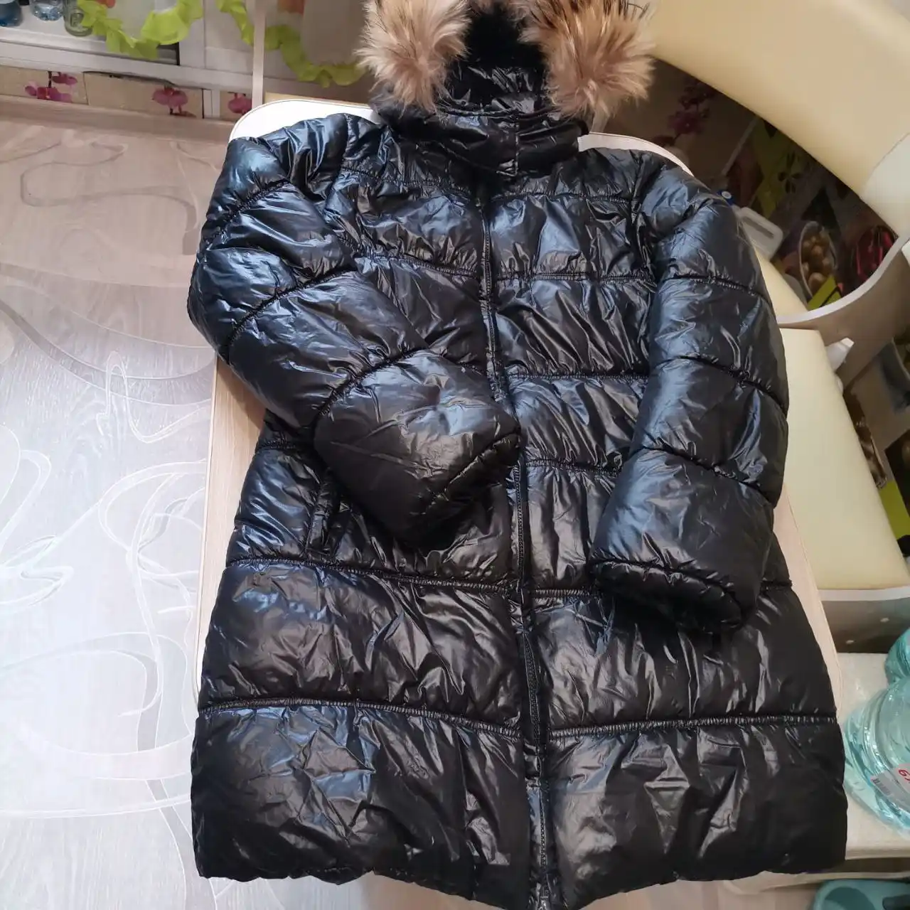 Зимний пуховик с капюшоном