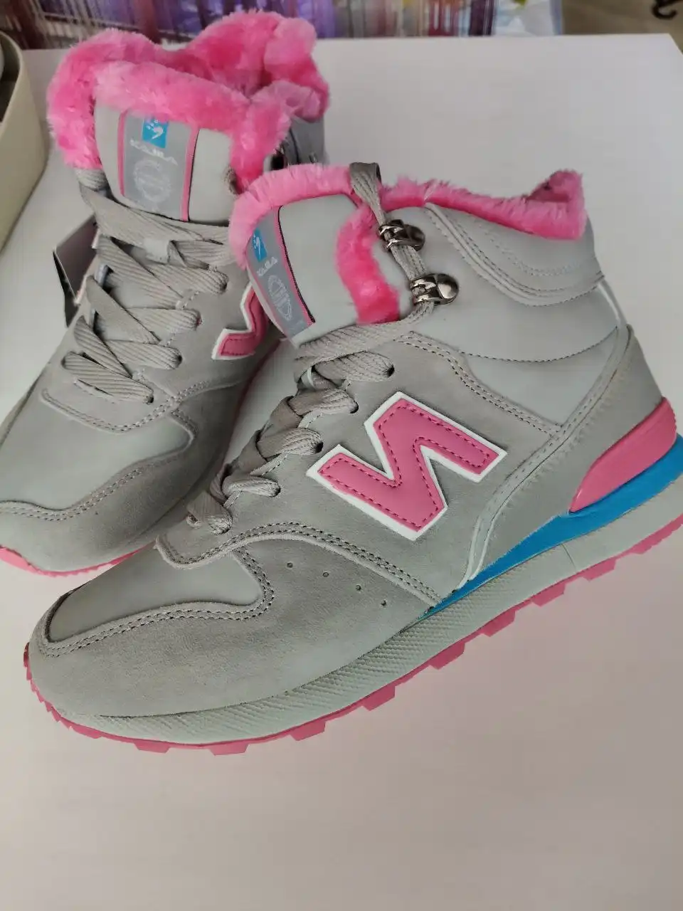 Кроссовки на искусственном меху