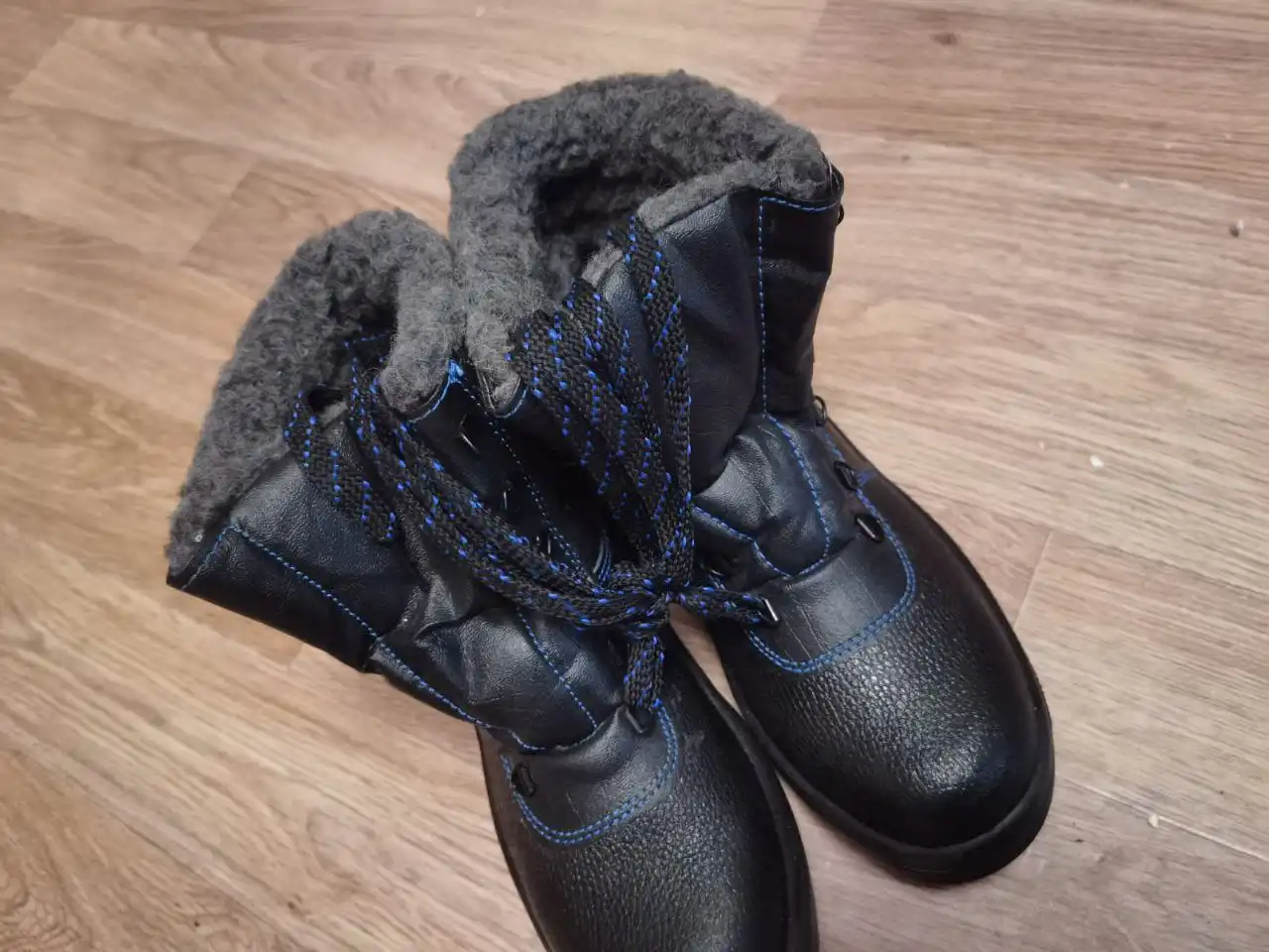 Продам спецобувь 42 размера