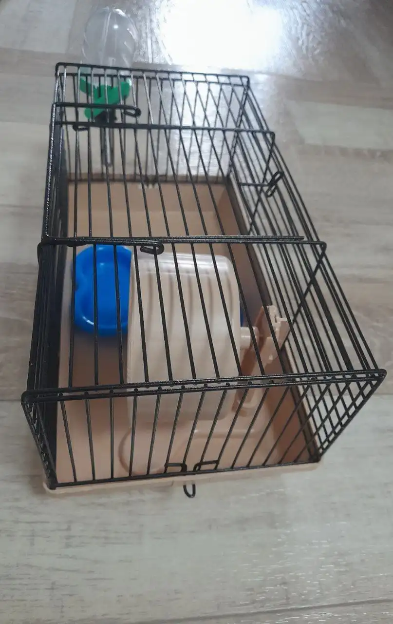 Клетка для хомяка с колесом и аксессуарами