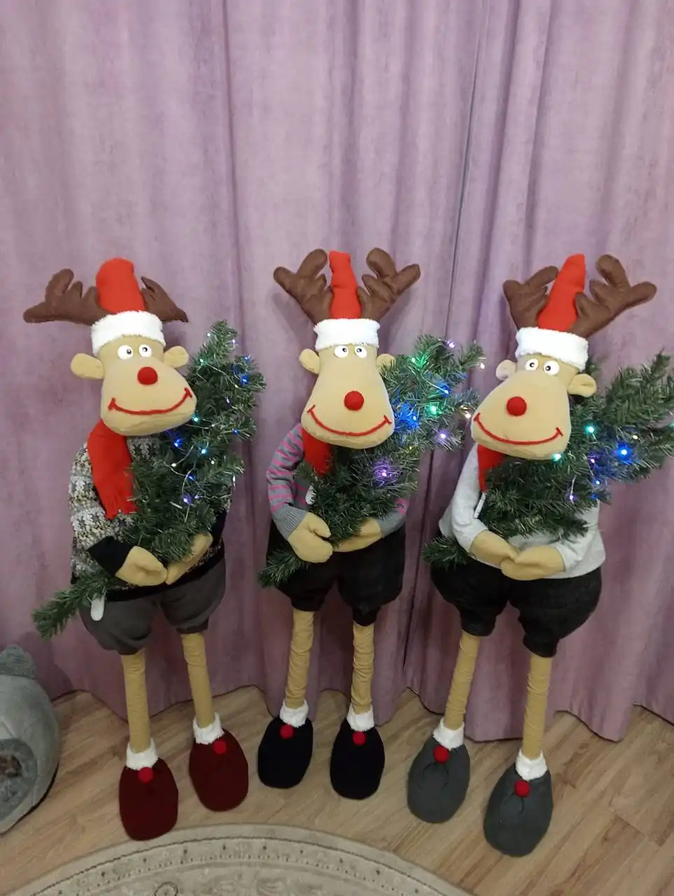 Новогодние олени ручной работы высотой 125 см