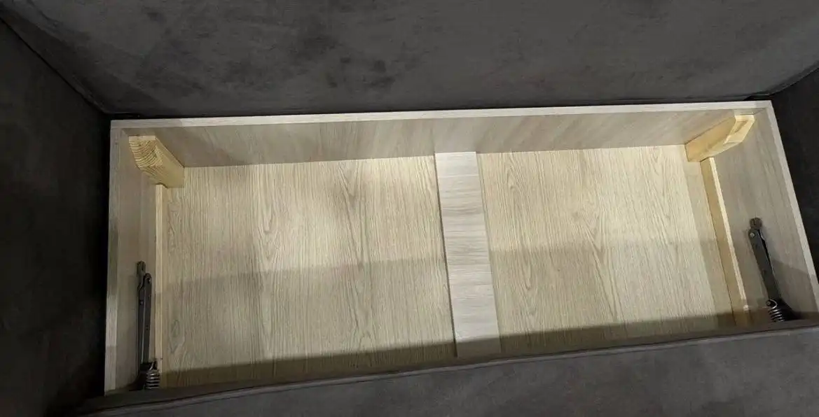 Продажа дивана б/у с небольшими дефектами