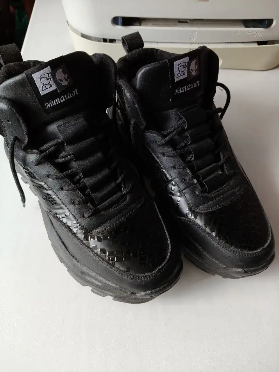 Продам ботинки на искусственном меху размер 43