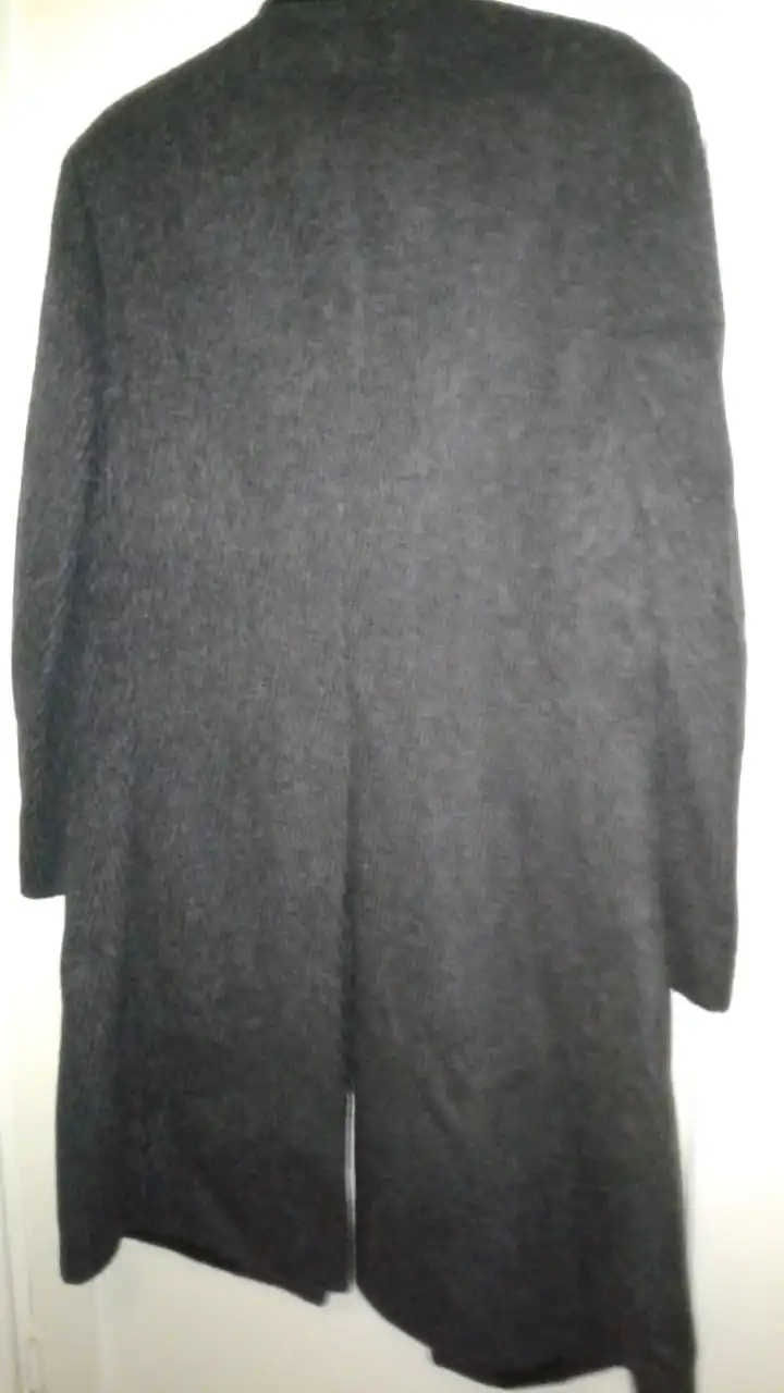 Мужское пальто темно-серого цвета