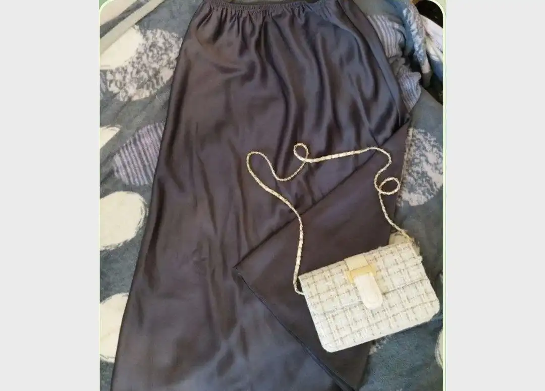 Продажа серой юбки с подарком