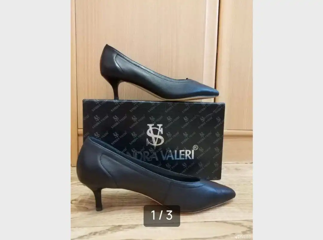 Продажа черных туфель на каблуке и балеток
