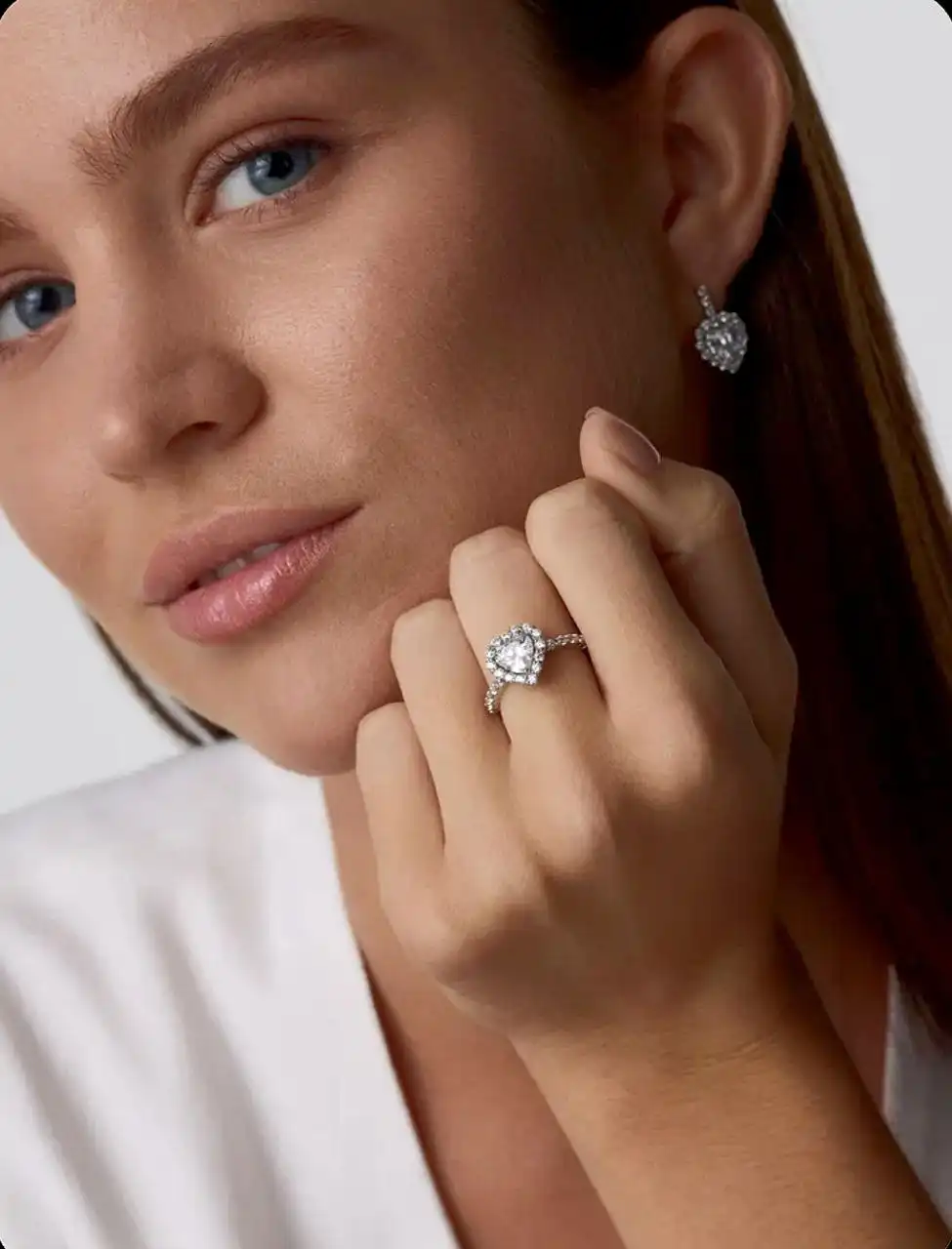 Кольцо из серебра 925 пробы с фианитами