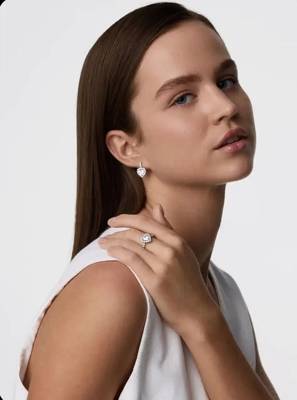 Кольцо из серебра 925 пробы с фианитами