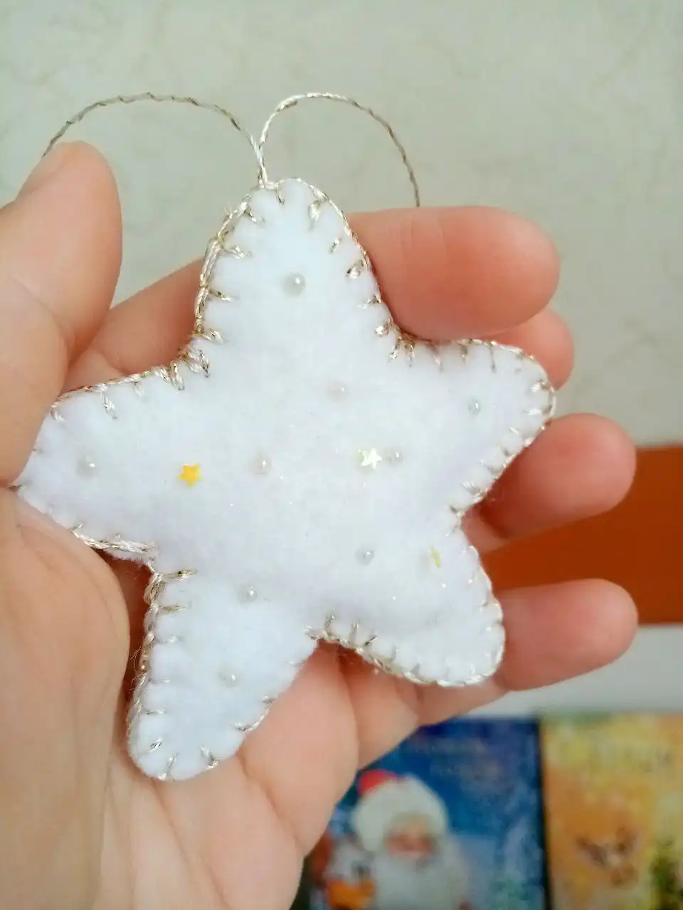 Новогодний набор ручного творения: игрушка на ёлку и брошка