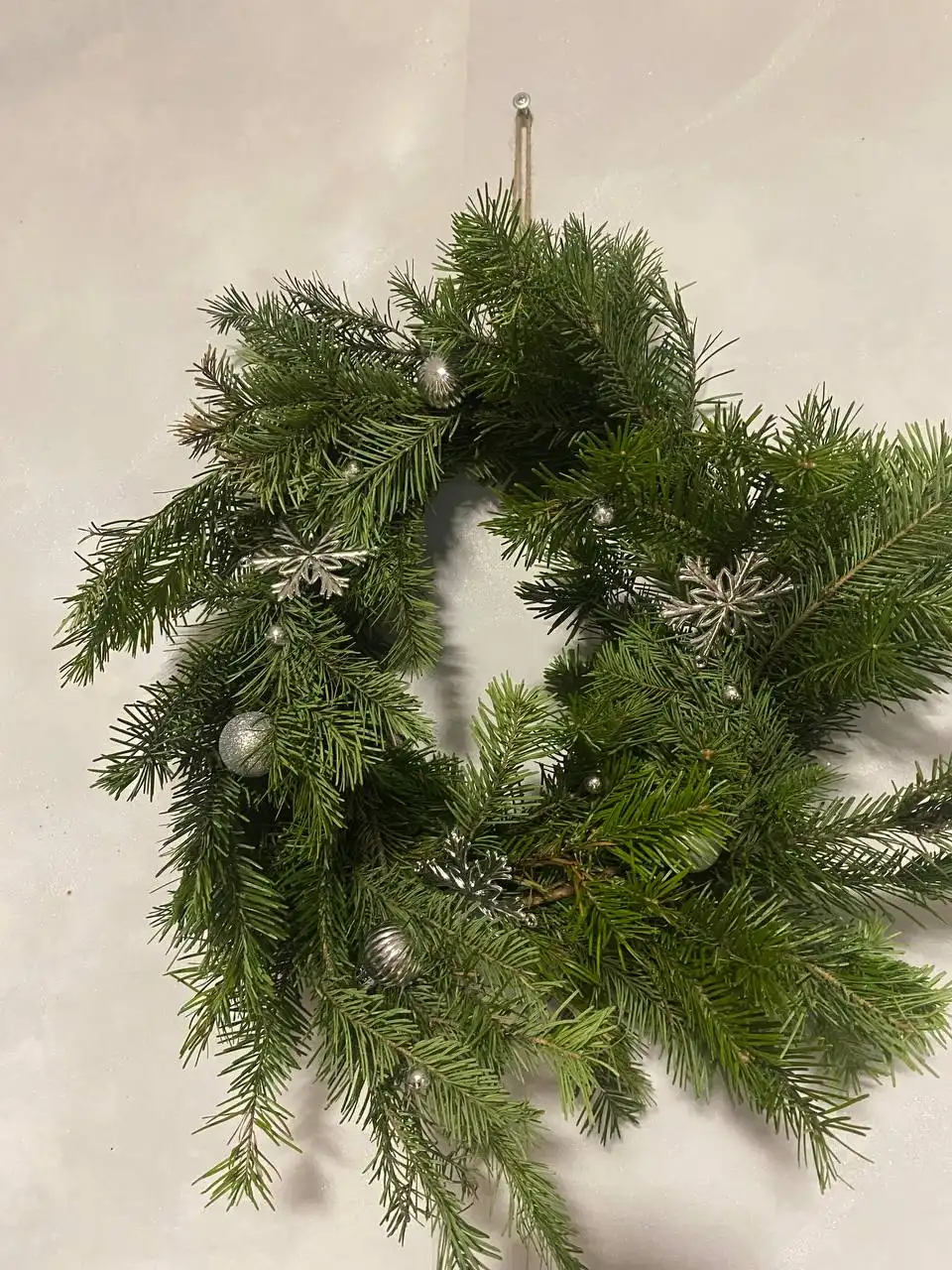 Продажа новогодних венков из пихты для декора дома и двери