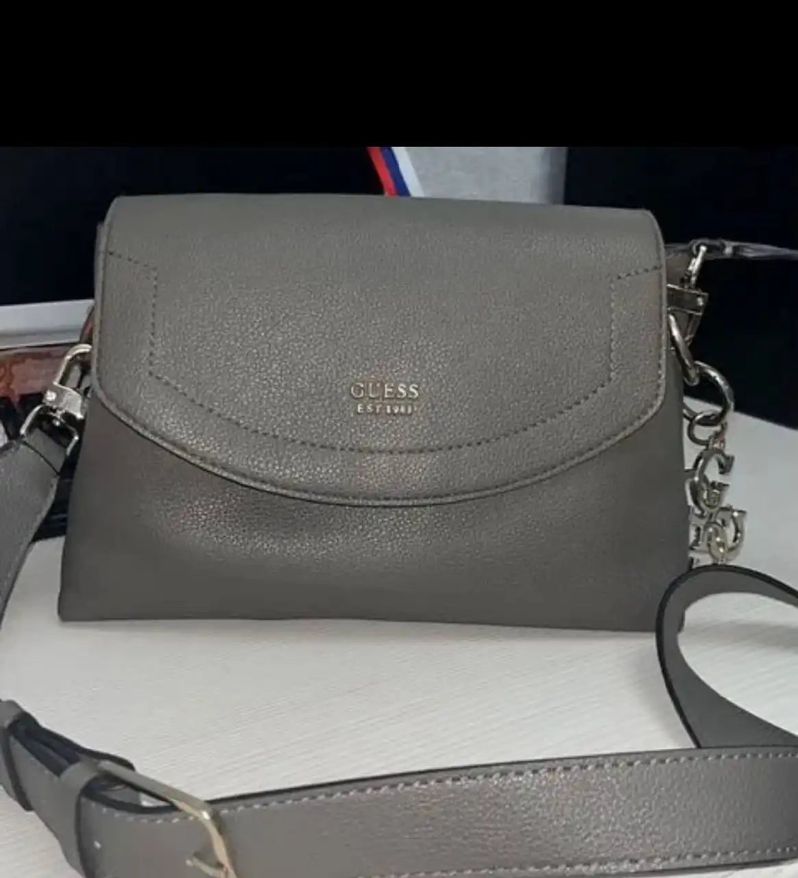 Продам сумку оригинал с облезшей фурнитурой