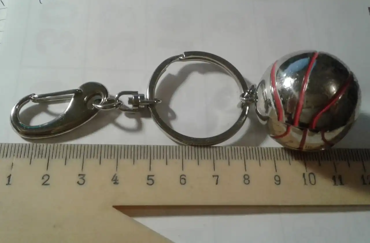 Брелок-часы в виде мяча