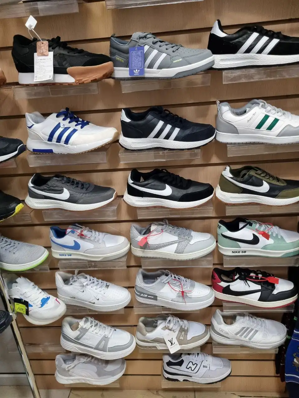 Распродажа кроссовок