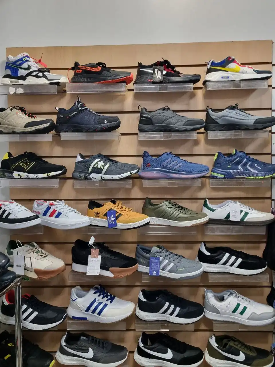 Распродажа кроссовок