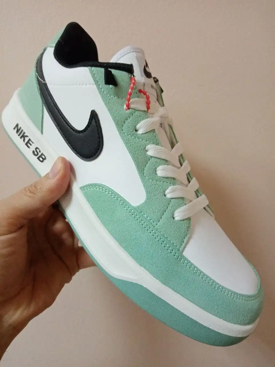 Распродажа кроссовок