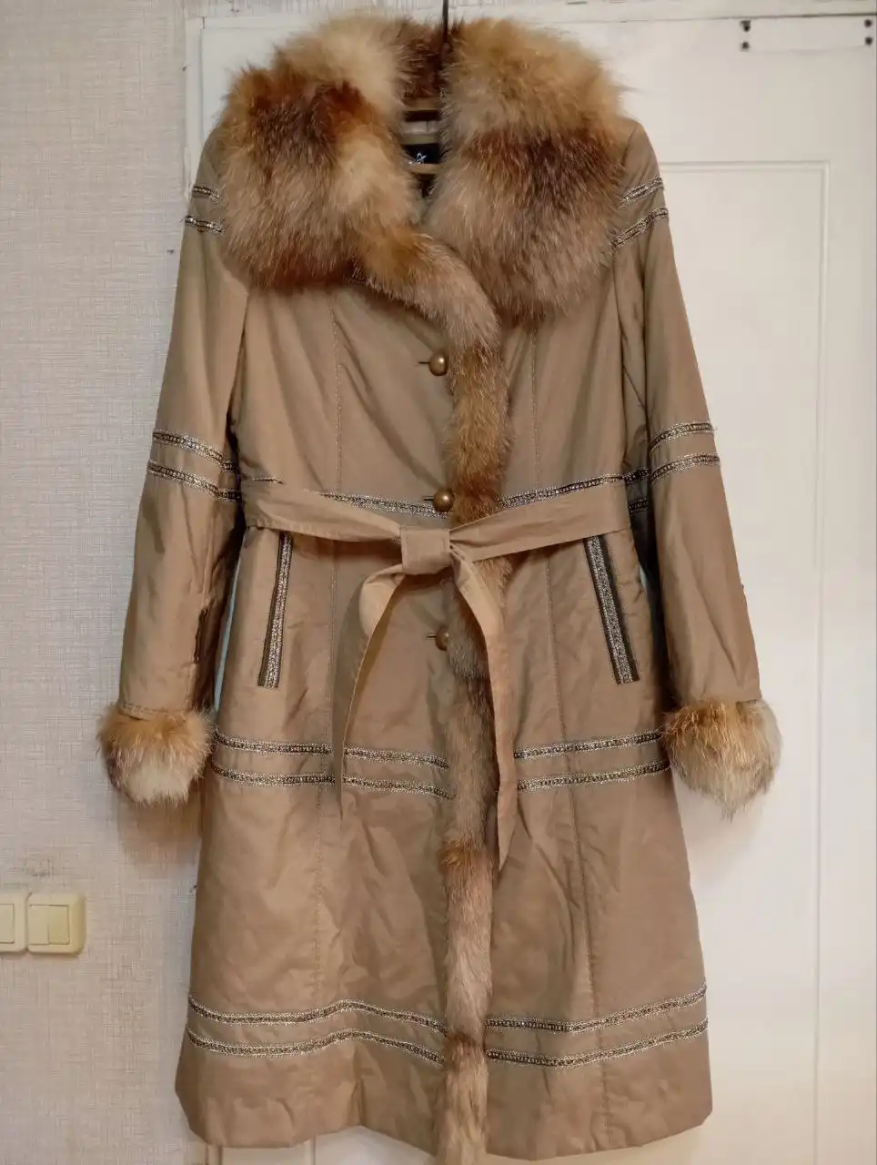 Зимнее пальто Engoide 50-52 рр с натуральным мехом енота - Верхняя одежда (Одежда) в Томск