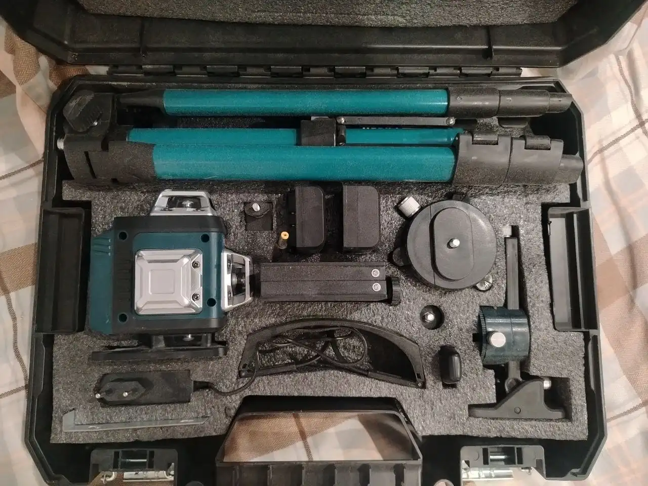 Продам уровень комплект полный - Барахолка в Томск