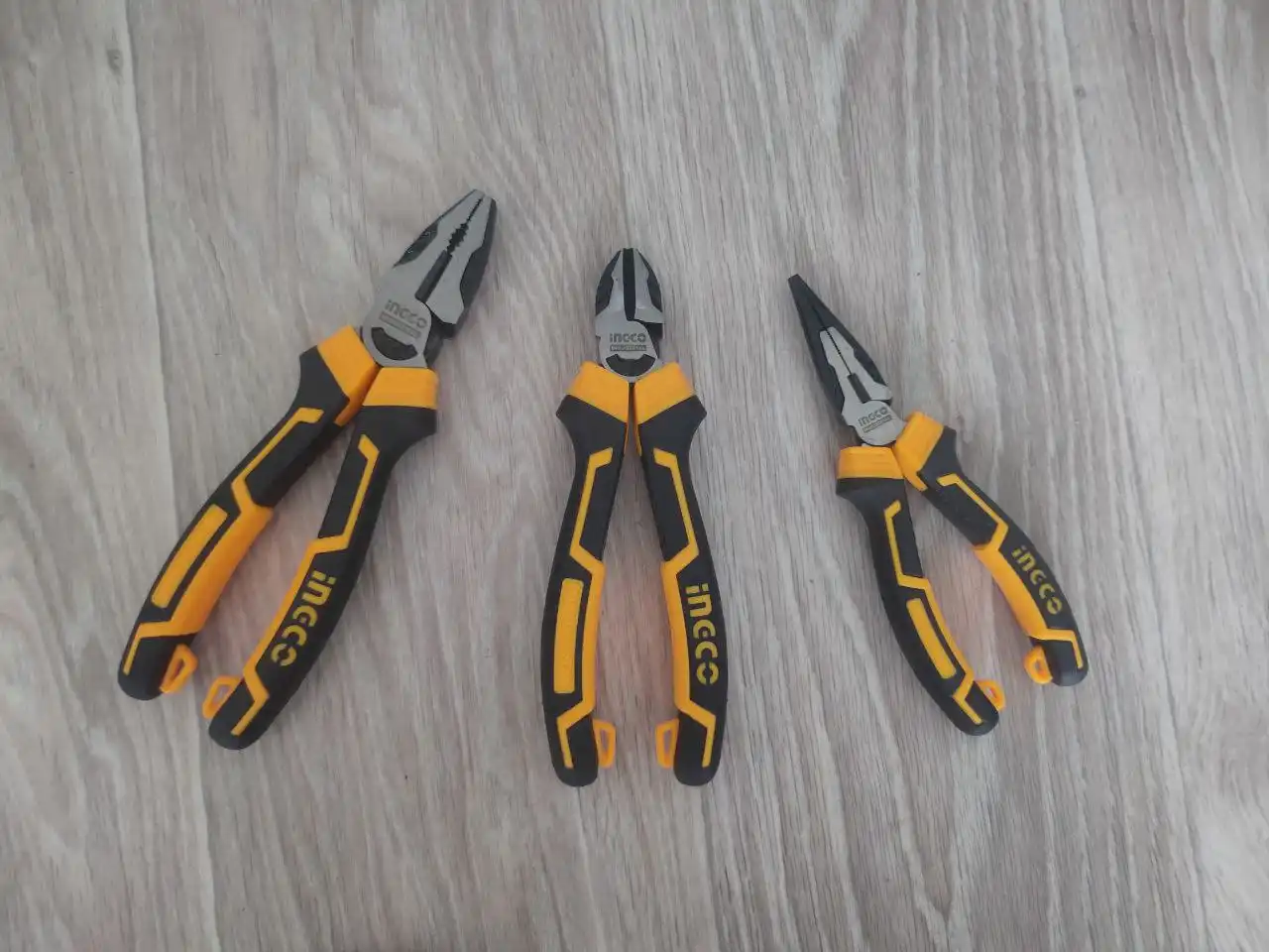 Продам набор шарнирно-губцевых инструментов немецкой фирмы - Инструменты (Барахолка) в Северск, Томск