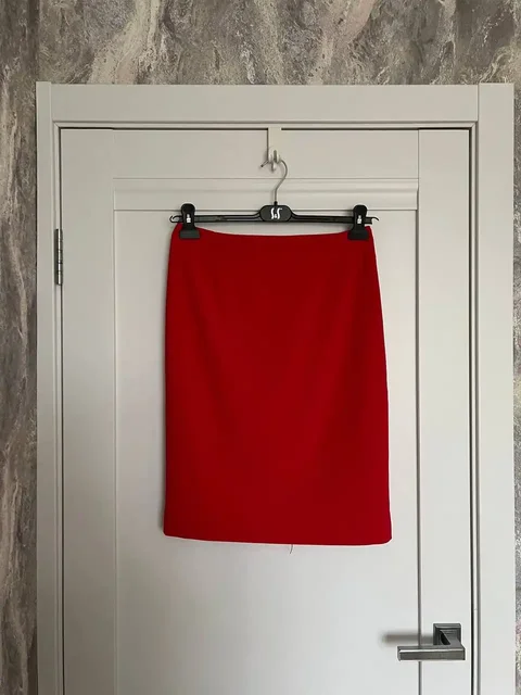 Классическая юбка карандаш Bestia размер 46 - Костюмы в Томск