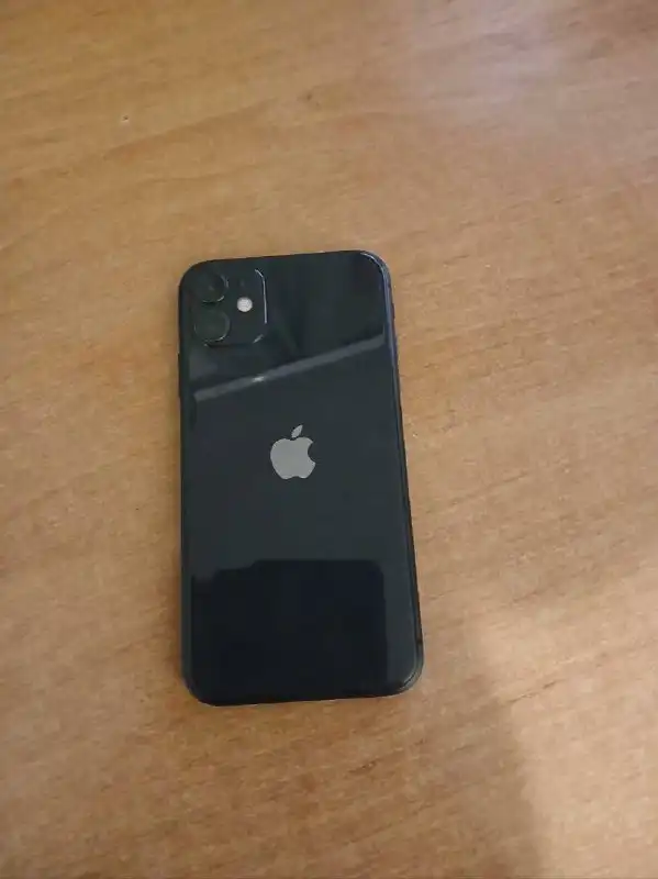 iPhone 11 128 GB черный - Смартфоны (Электроника) в Томск