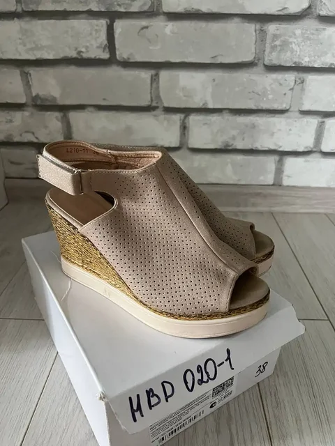 Босоножки на танкетке размер 38 - Детская обувь в Томск