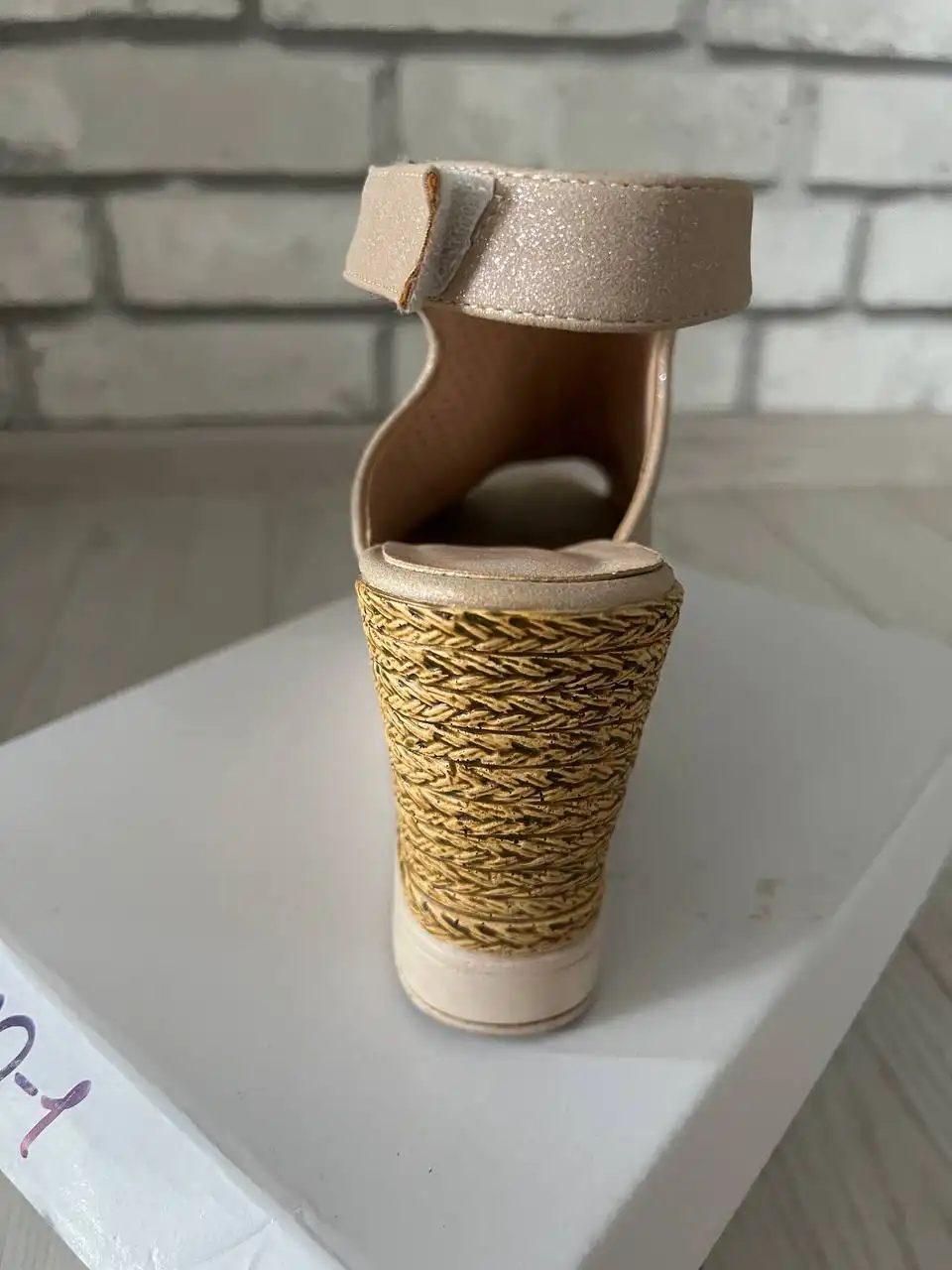 Босоножки на танкетке размер 38 - Обувь (Одежда) в Томск