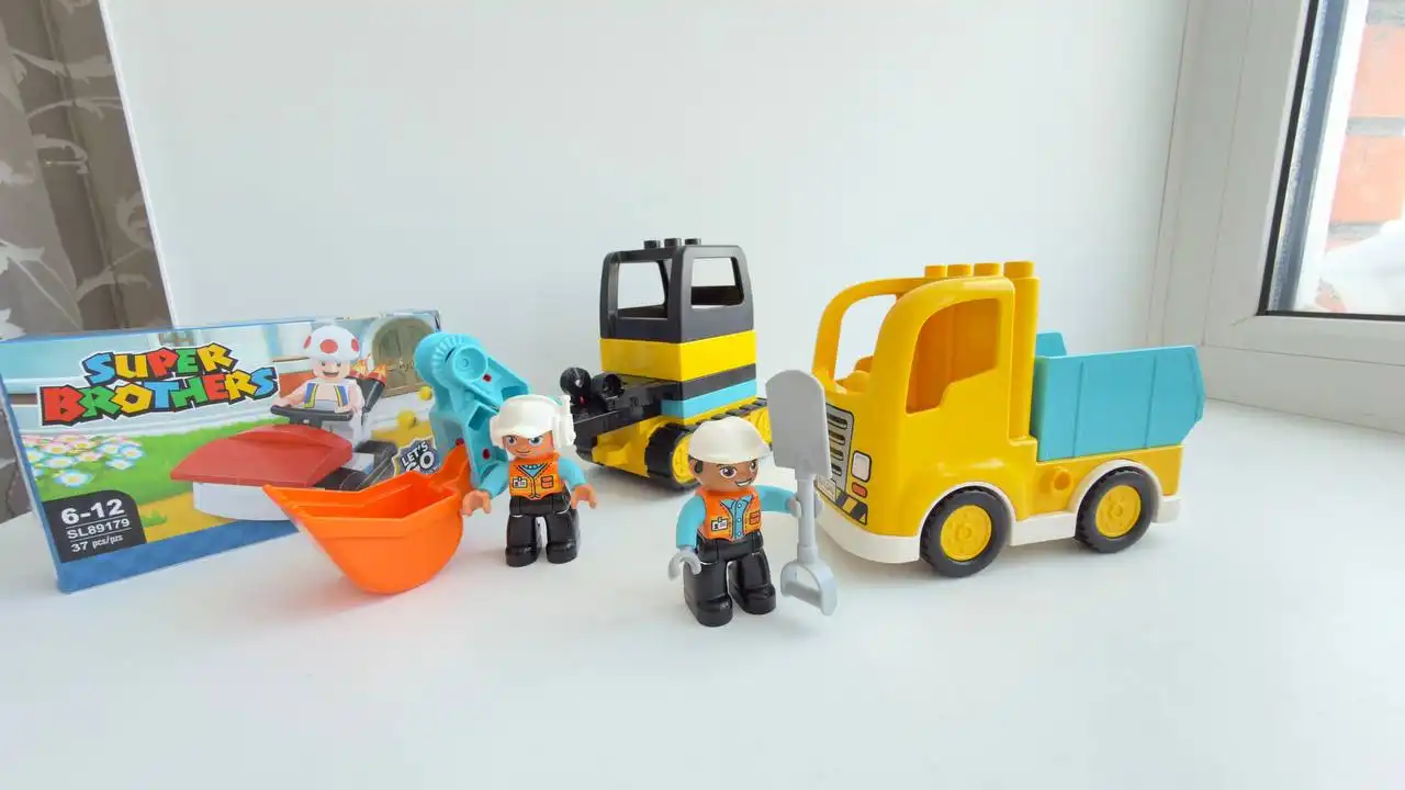 Набор LEGO DUPLO с машинками и человечками - Игрушки (Барахолка) в Томск