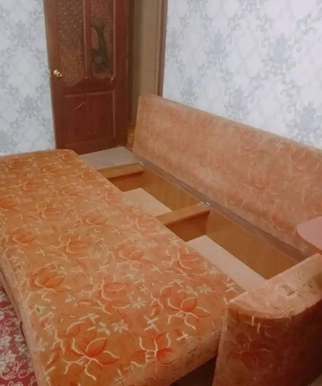 Продам диван с подставкой и ящиком для белья - Мягкая мебель (Для дома и дачи) в Томск