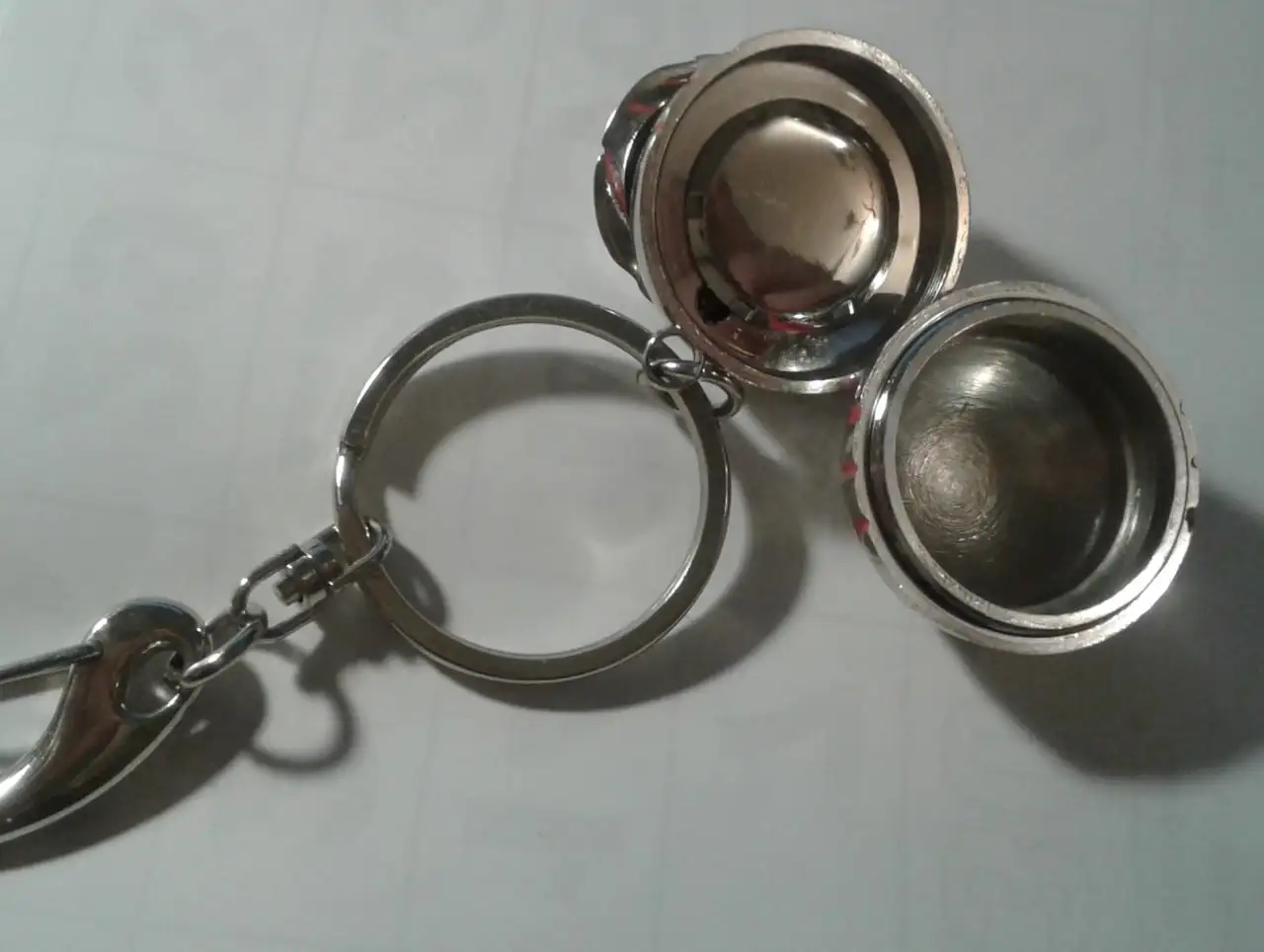 Продажа брелока-часов в виде мяча - Часы (Барахолка) в Томск