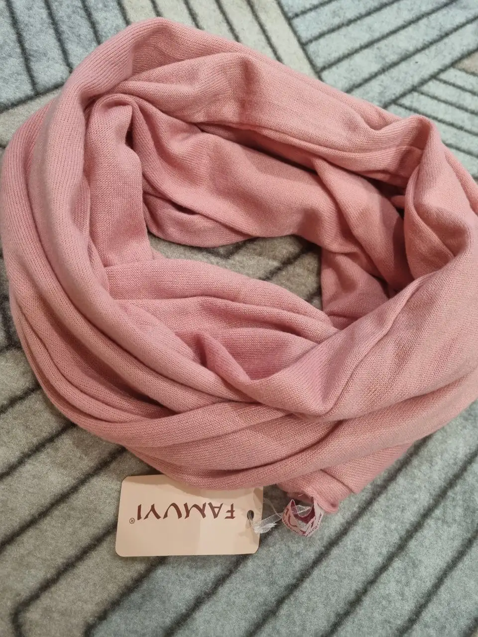 Продажа новых косынок, снудов, платков и палантинов - Аксессуары (Одежда) в Томск