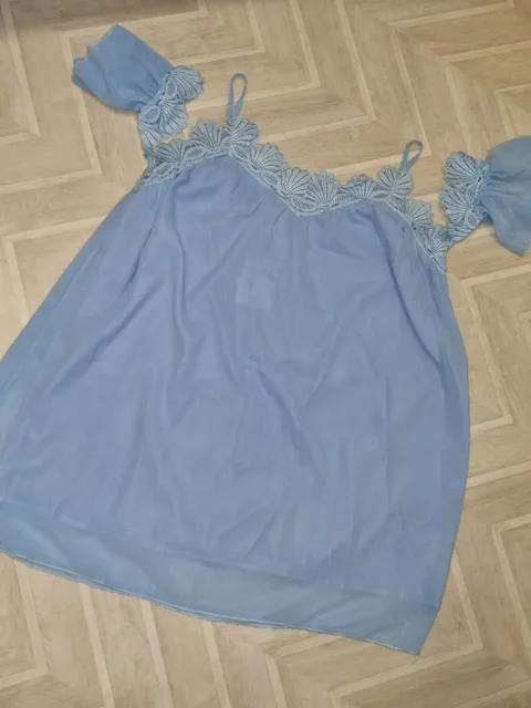 Платье легкое с открытыми плечами - Блузки в Томск